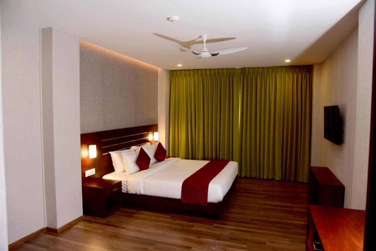 Hotel Emerald Palace Kottiyam Экстерьер фото