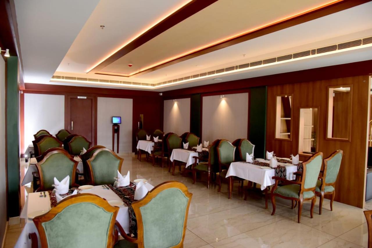 Hotel Emerald Palace Kottiyam Экстерьер фото